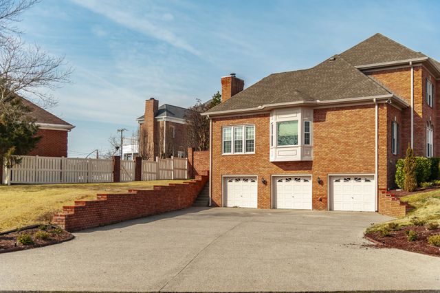 111 Governors Point Blvd, Hendersonville, TN 37075