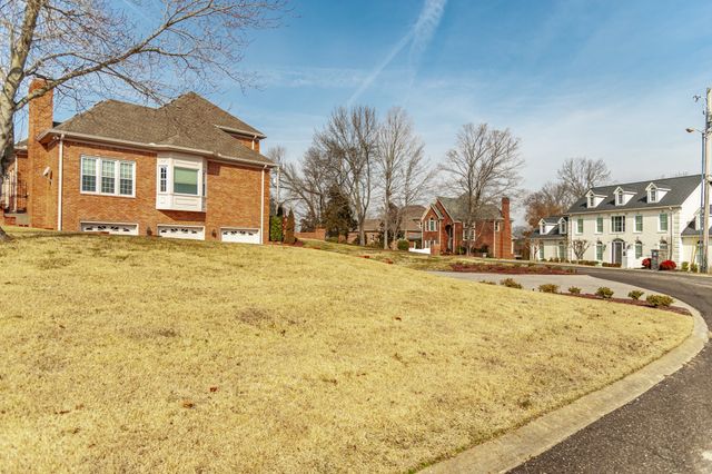 111 Governors Point Blvd, Hendersonville, TN 37075