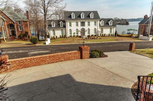 111 Governors Point Blvd, Hendersonville, TN 37075