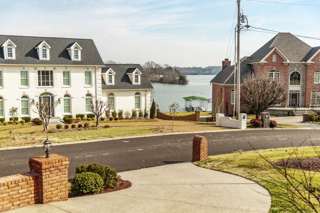 111 Governors Point Blvd, Hendersonville, TN 37075