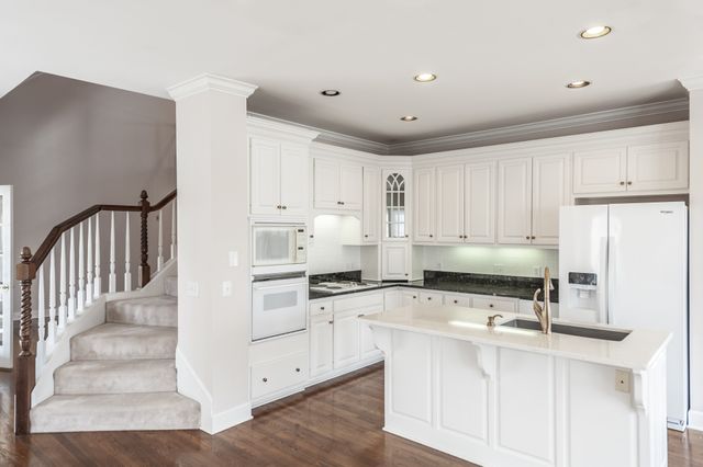 111 Governors Point Blvd, Hendersonville, TN 37075