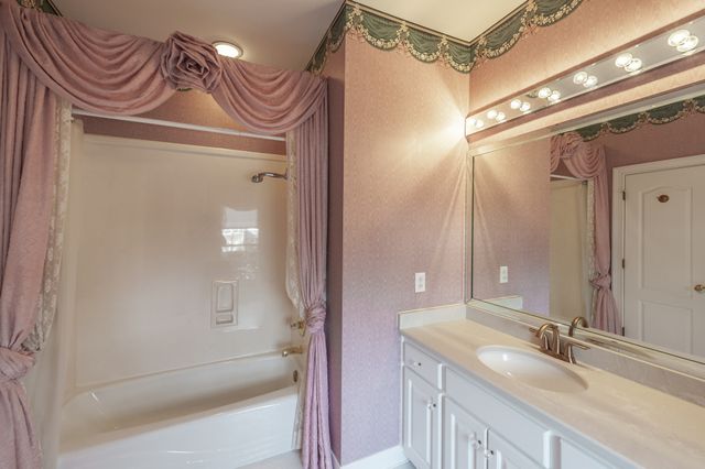 111 Governors Point Blvd, Hendersonville, TN 37075