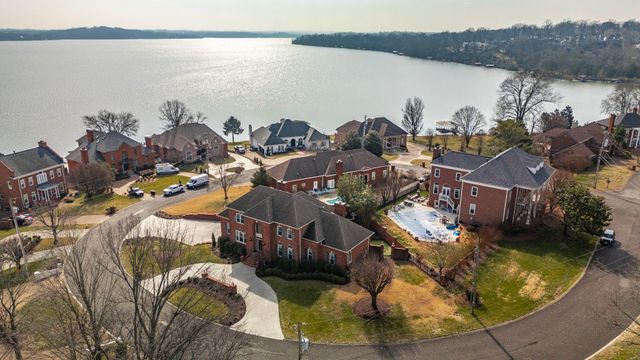 111 Governors Point Blvd, Hendersonville, TN 37075