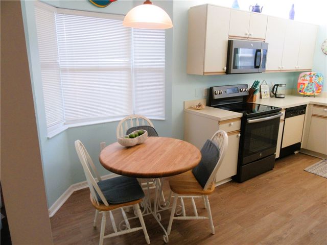 670 E Lake Jasmine Circle 104, Vero Beach, FL 32962