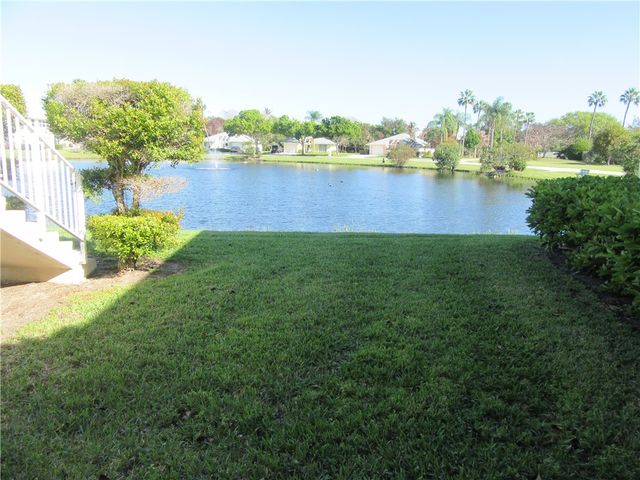 670 E Lake Jasmine Circle 104, Vero Beach, FL 32962
