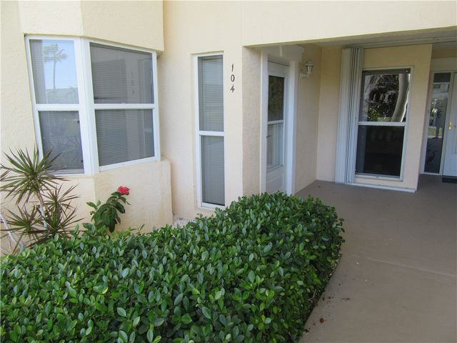 670 E Lake Jasmine Circle 104, Vero Beach, FL 32962