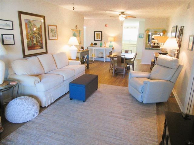 670 E Lake Jasmine Circle 104, Vero Beach, FL 32962