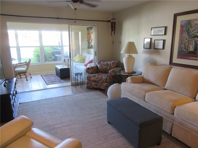 670 E Lake Jasmine Circle 104, Vero Beach, FL 32962