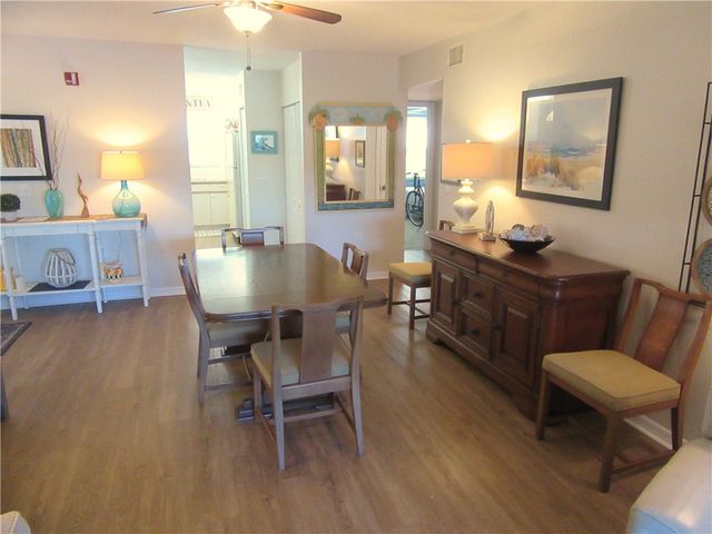 670 E Lake Jasmine Circle 104, Vero Beach, FL 32962