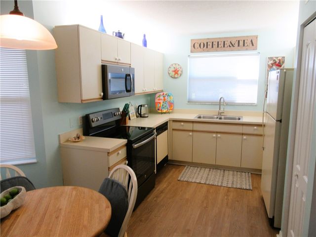 670 E Lake Jasmine Circle 104, Vero Beach, FL 32962