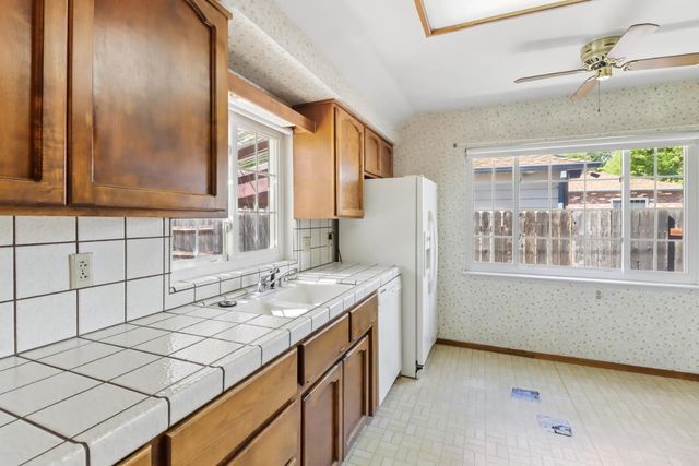 3245 Becerra Way, Sacramento, CA 95821