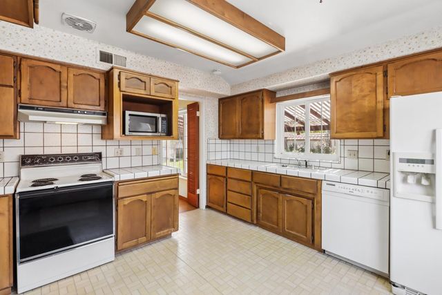 3245 Becerra Way, Sacramento, CA 95821