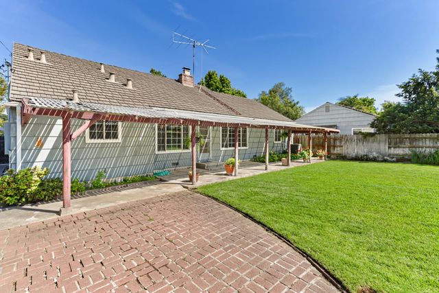 3245 Becerra Way, Sacramento, CA 95821