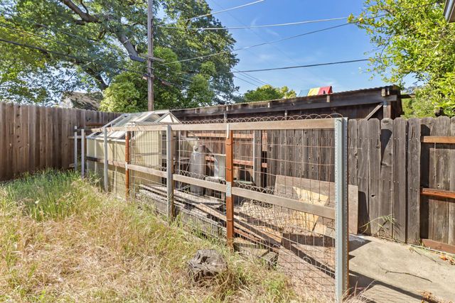 3245 Becerra Way, Sacramento, CA 95821