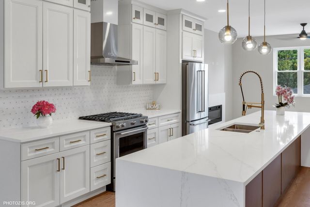 7431 W Forest Preserve Avenue, Chicago, IL 60634