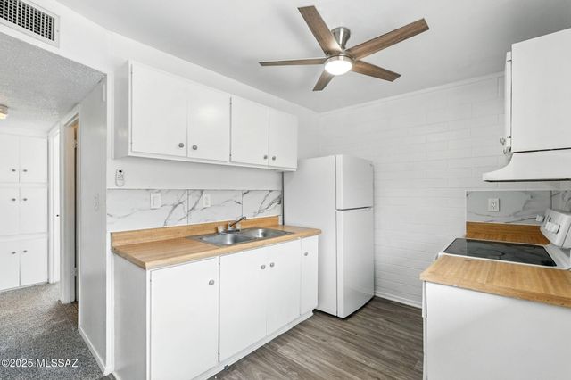 1470 S Palo Verde Ave Apt J213, Tucson, AZ 85713