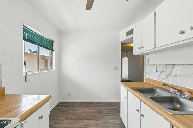 1470 S Palo Verde Ave Apt J213, Tucson, AZ 85713