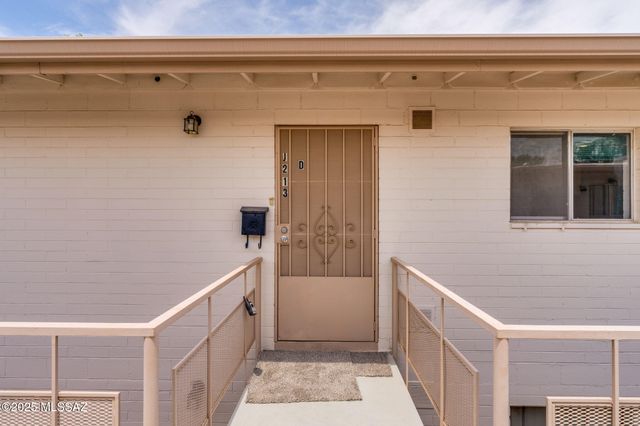 1470 S Palo Verde Ave Apt J213, Tucson, AZ 85713