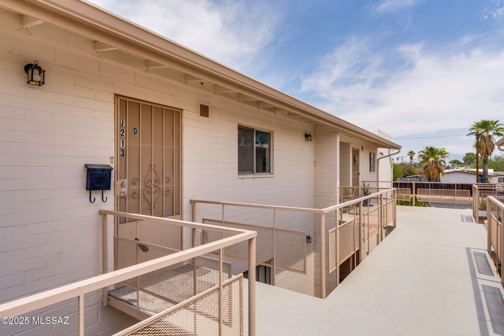1470 S Palo Verde Ave Apt J213, Tucson, AZ 85713