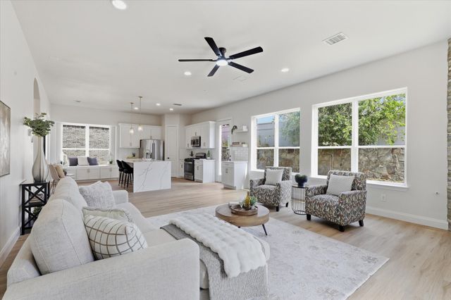 2600 Almanzor Avenue, Irving, TX 75062