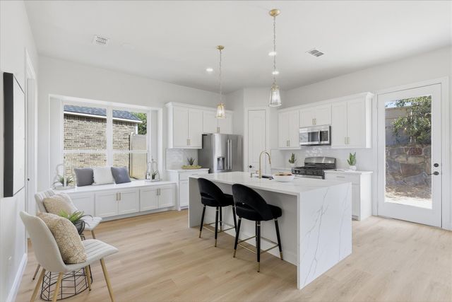 2600 Almanzor Avenue, Irving, TX 75062