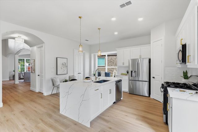 2600 Almanzor Avenue, Irving, TX 75062