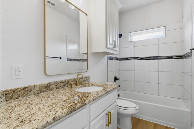 2600 Almanzor Avenue, Irving, TX 75062