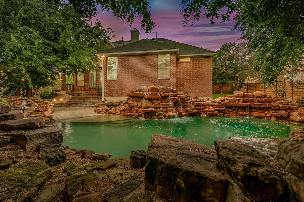 901 Golden Bear CV, Round Rock, TX 78664