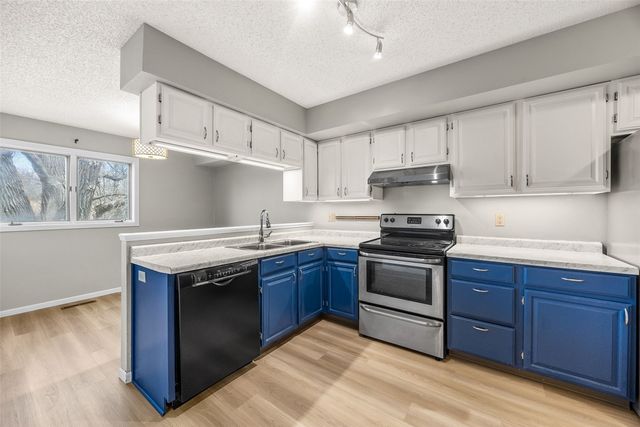 2326 Plaen View Drive, Iowa City, IA 52246