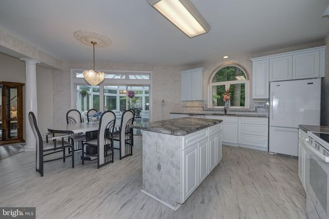 8 WELLS CT, Hainesport, NJ 08036