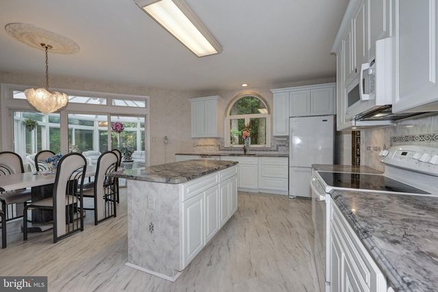 8 WELLS CT, Hainesport, NJ 08036