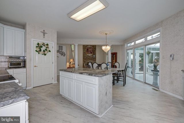 8 WELLS CT, Hainesport, NJ 08036