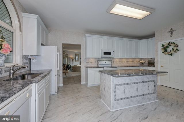 8 WELLS CT, Hainesport, NJ 08036