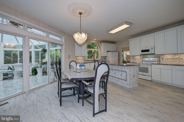 8 WELLS CT, Hainesport, NJ 08036