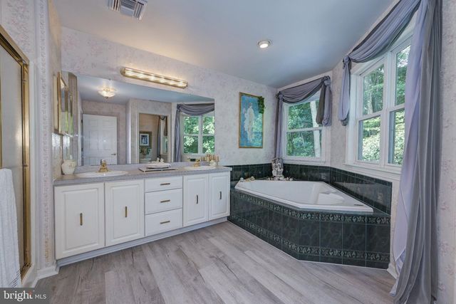 8 WELLS CT, Hainesport, NJ 08036