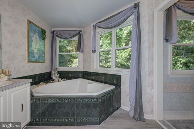 8 WELLS CT, Hainesport, NJ 08036