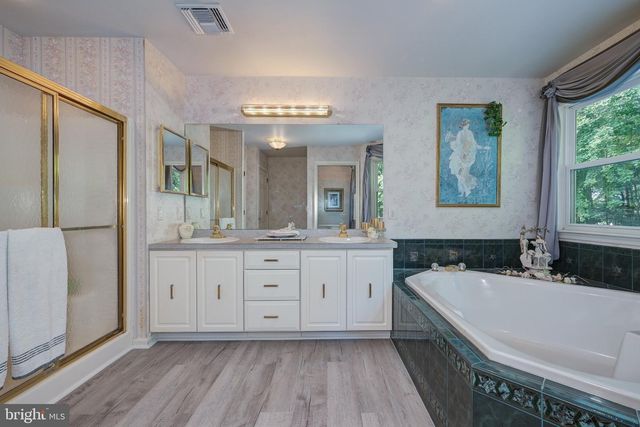 8 WELLS CT, Hainesport, NJ 08036