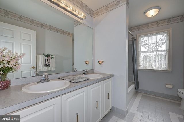 8 WELLS CT, Hainesport, NJ 08036