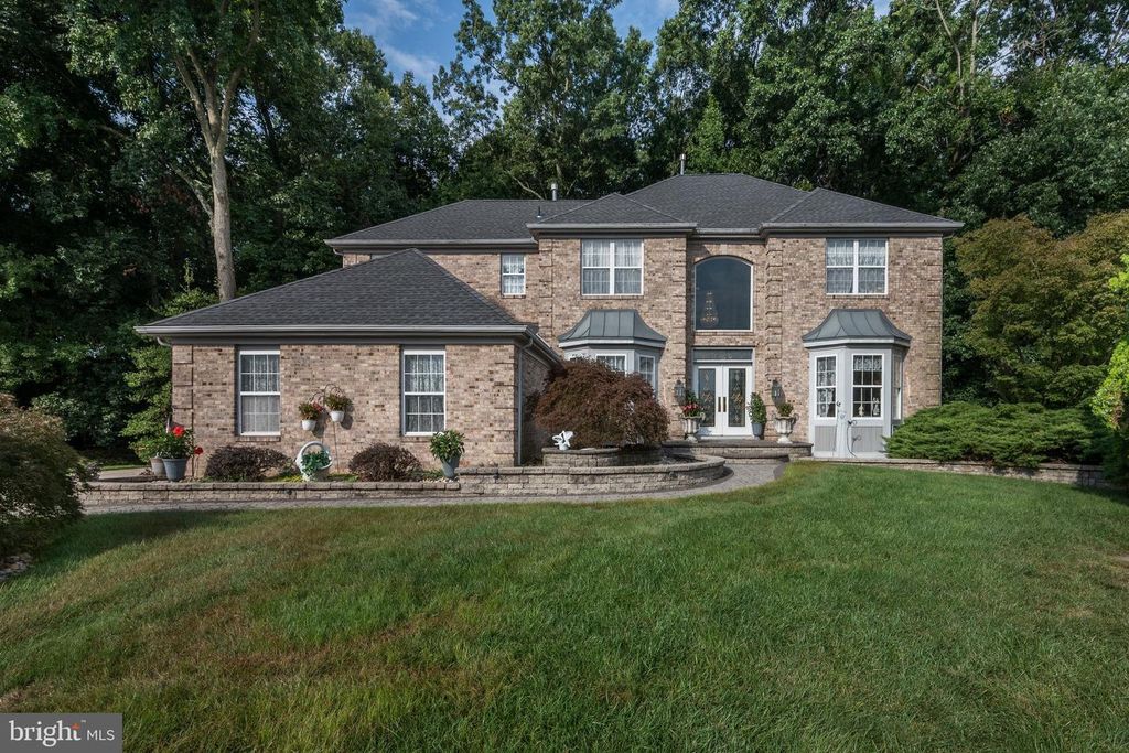 8 WELLS CT, Hainesport, NJ 08036