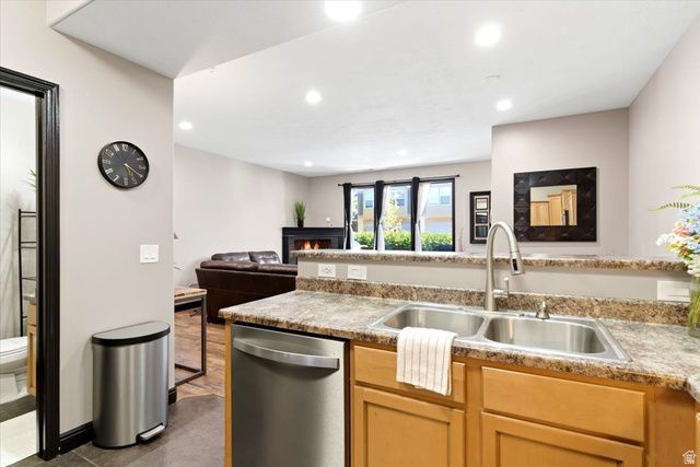 892 W IBIS XING, Farmington, UT 84025