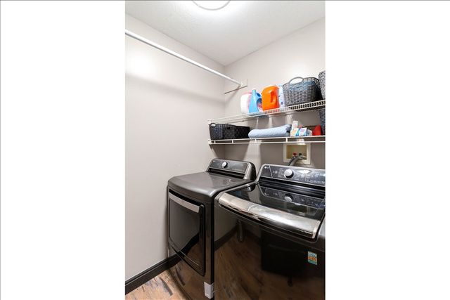 892 W IBIS XING, Farmington, UT 84025