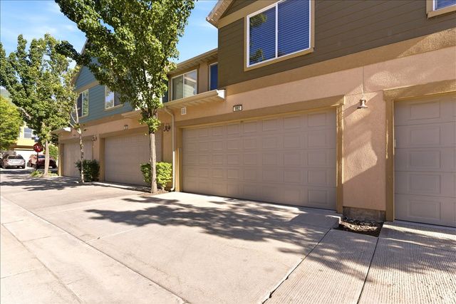 892 W IBIS XING, Farmington, UT 84025