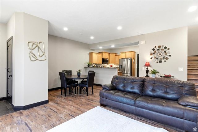 892 W IBIS XING, Farmington, UT 84025