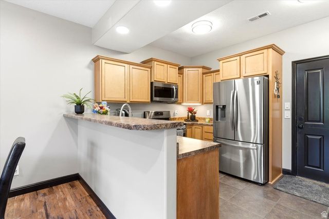 892 W IBIS XING, Farmington, UT 84025