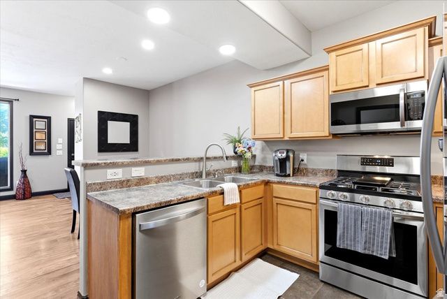 892 W IBIS XING, Farmington, UT 84025