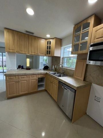 7625 Shalimar St, Miramar, FL 33023