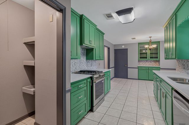 1536 Cora Dr, Baton Rouge, LA 70815