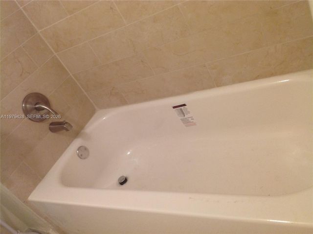 16246 Laurel Dr 104, Weston, FL 33326