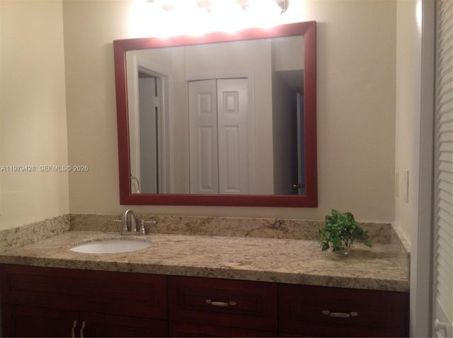 16246 Laurel Dr 104, Weston, FL 33326