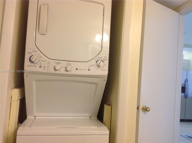 16246 Laurel Dr 104, Weston, FL 33326